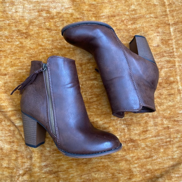 nine west dritax5 brown booties with side zipper & tassel size 5 - Picture 1 of 2